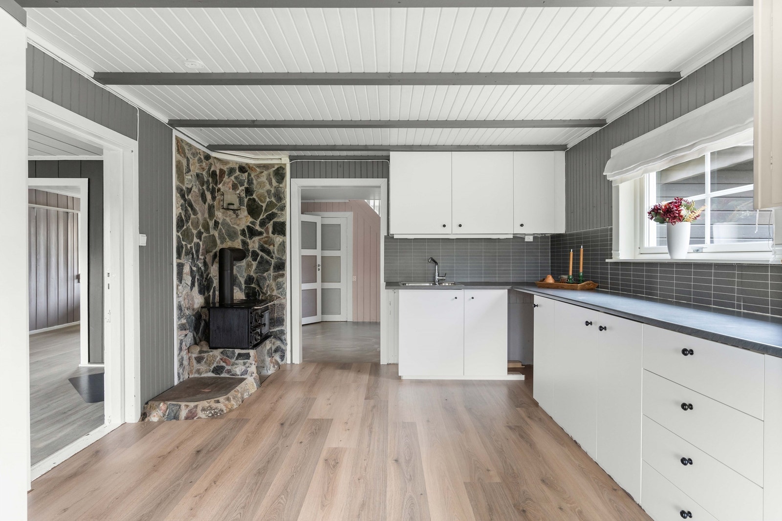 Vi starter med kjøkkenet. Galleribilde