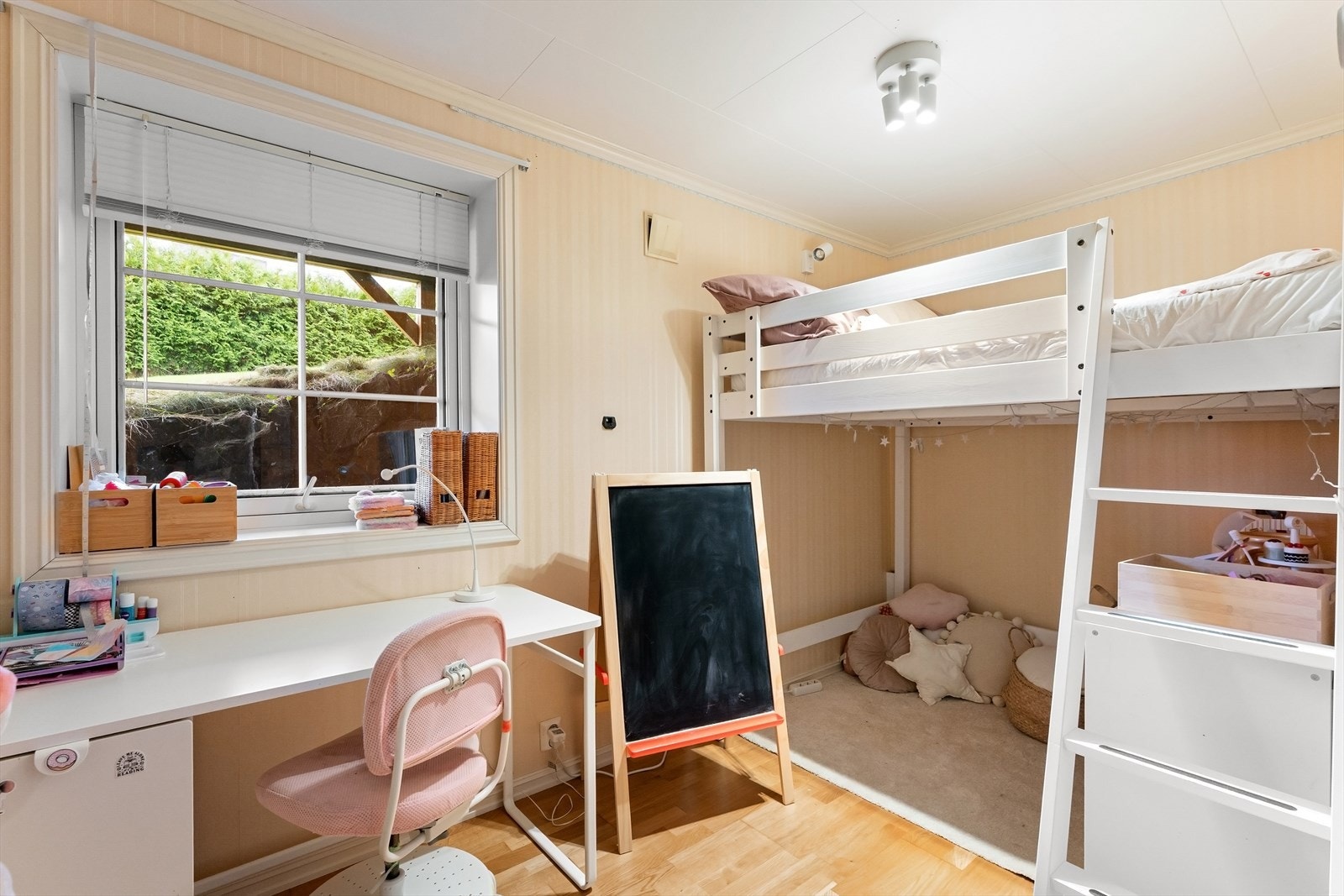 Soverom hybel. Galleribilde