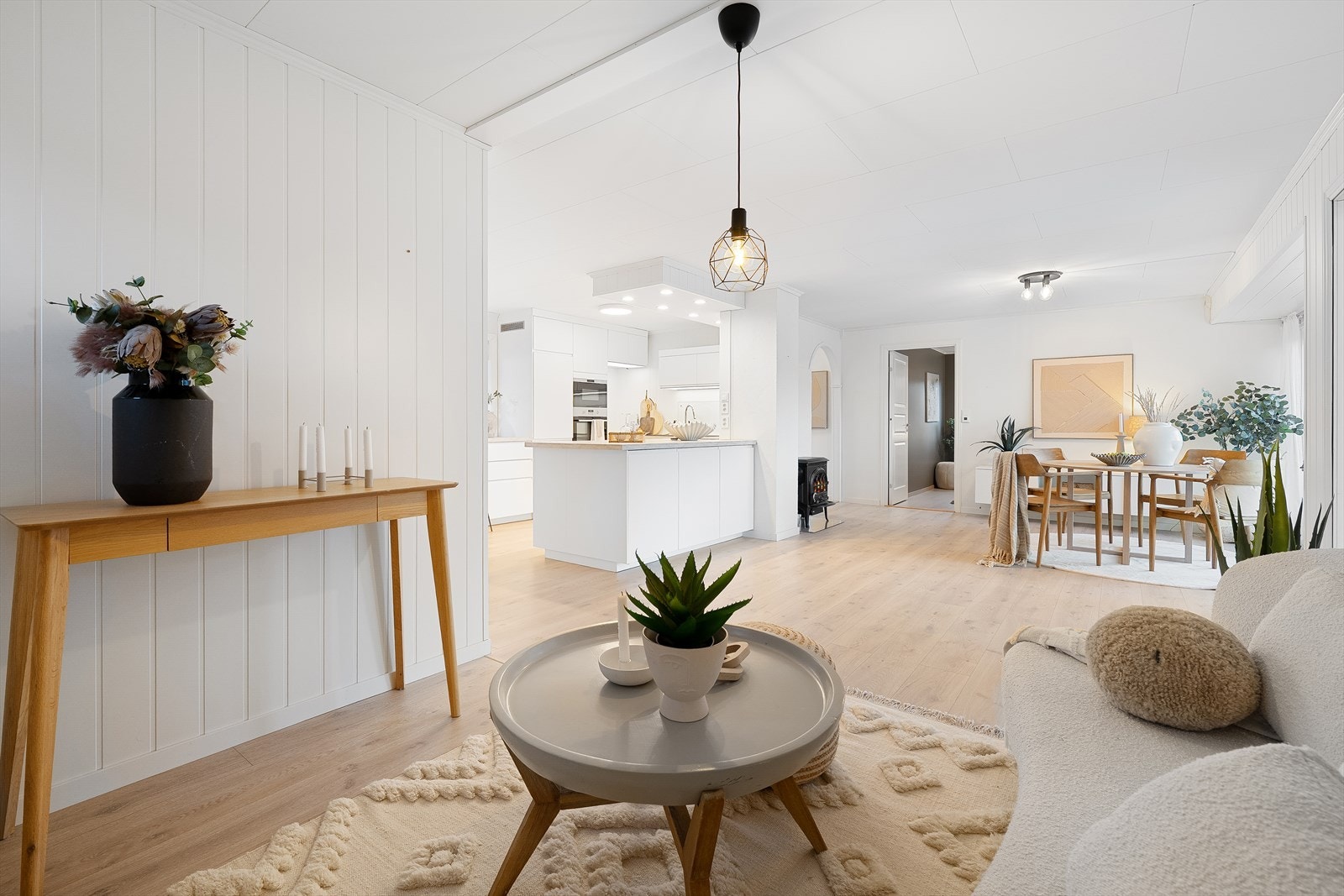 Stor åpen stue/kjøkken løsning på hele 45 kvm. Galleribilde