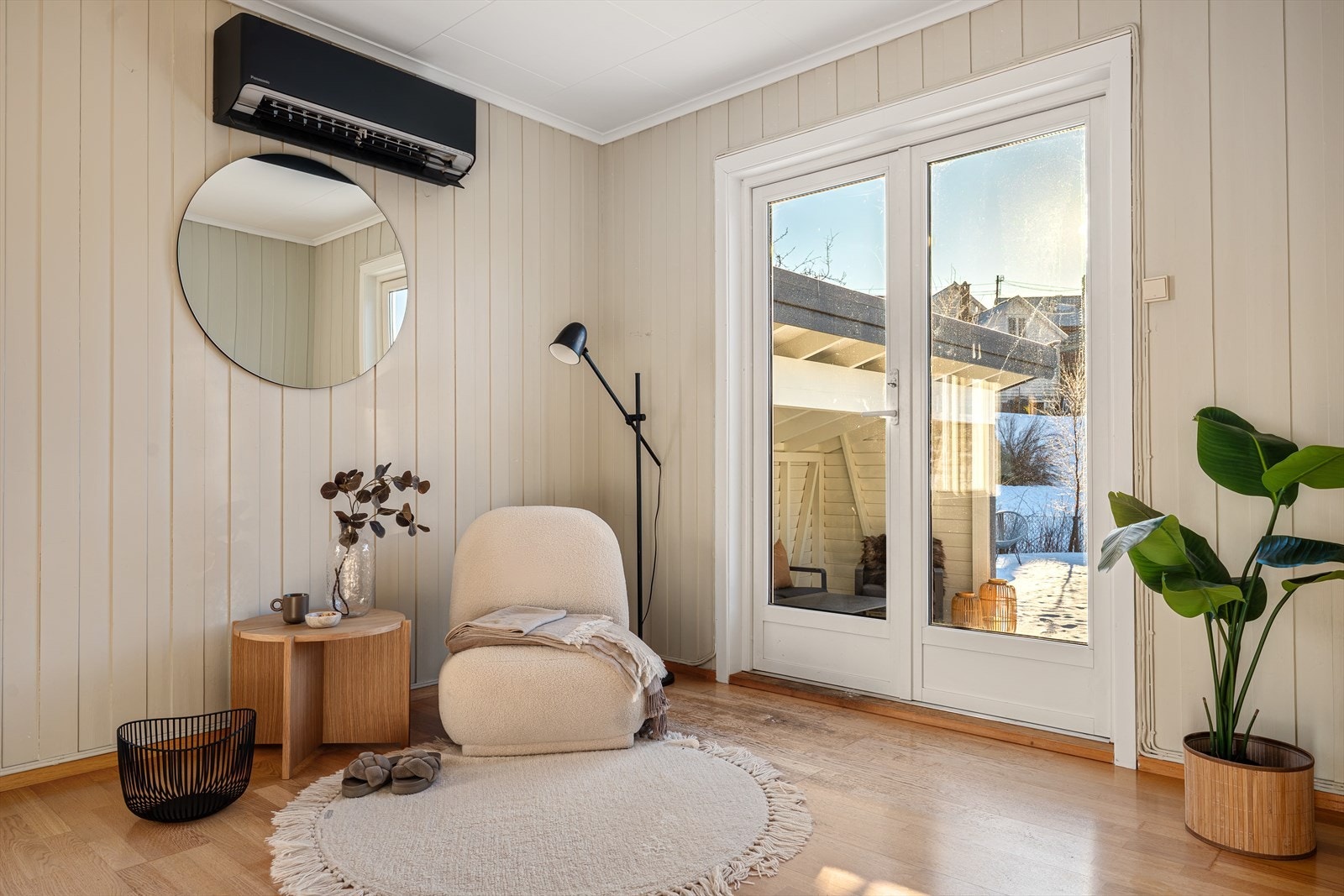 Store vindusflater og terrassedør som tar en direkte til utearealene Galleribilde