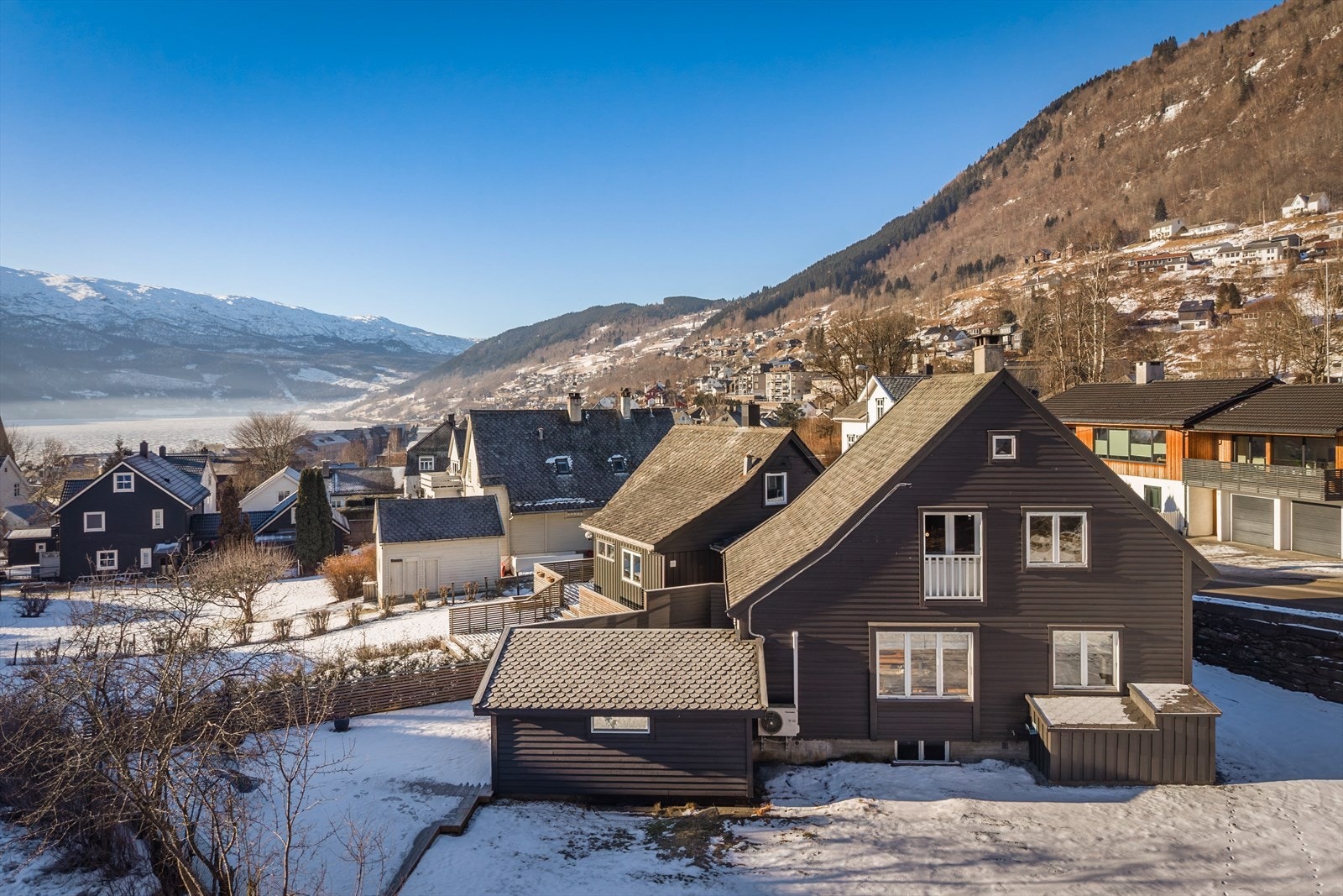 Attraktiv halvpart av tomannsbolig med sentrumsnær beliggenhet Galleribilde