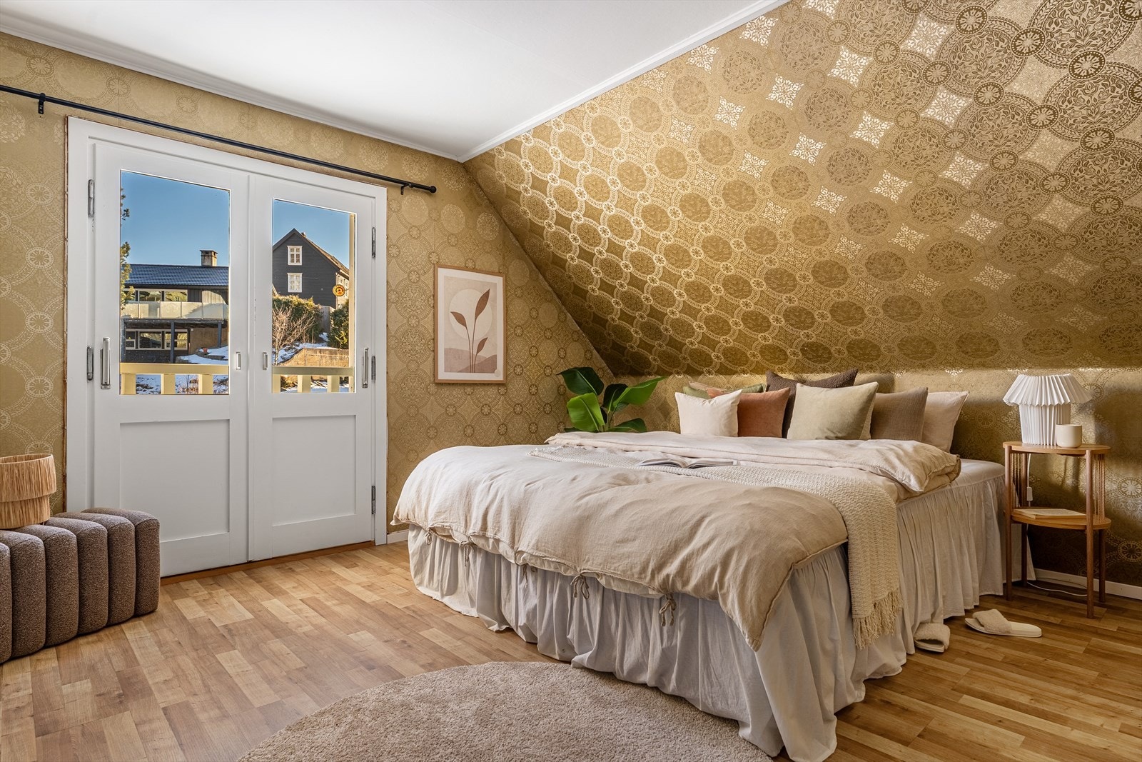 Hovedsoverommet er av god størrelse med plass til ønsket innredning Galleribilde