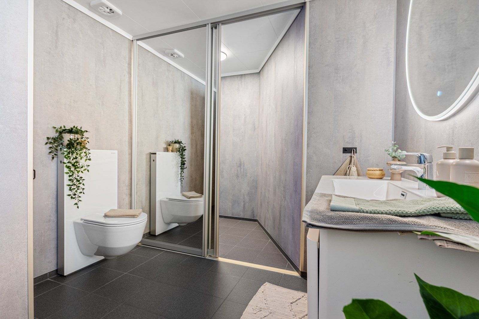 Lekkert og tidløst baderom fra 2022 Galleribilde