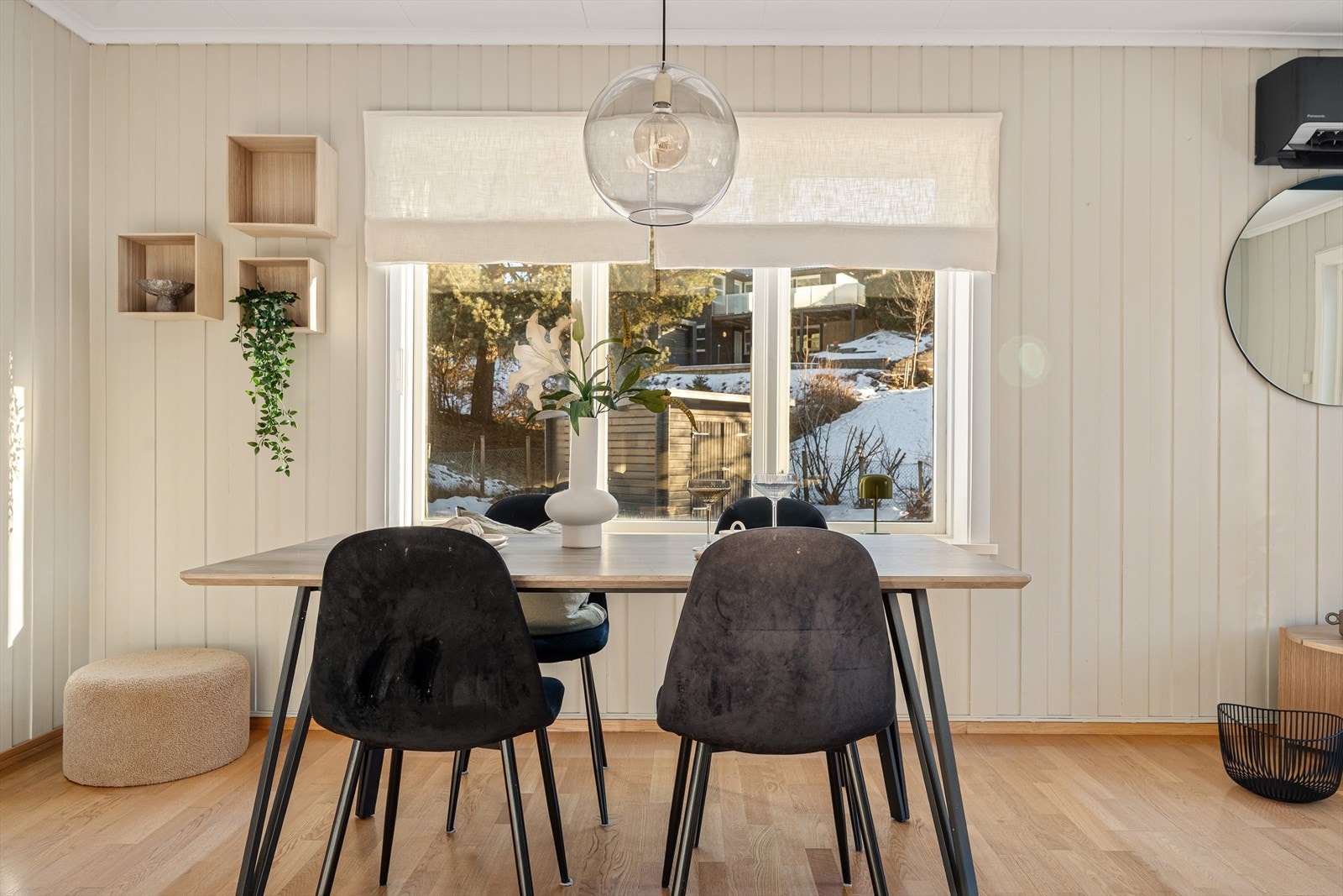 Praktisk og moderne varmepumpe Galleribilde