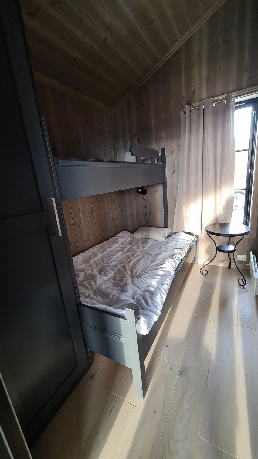 Praktiske løsninger med familiekøyesenger gir god plass til både familie og venner Galleribilde