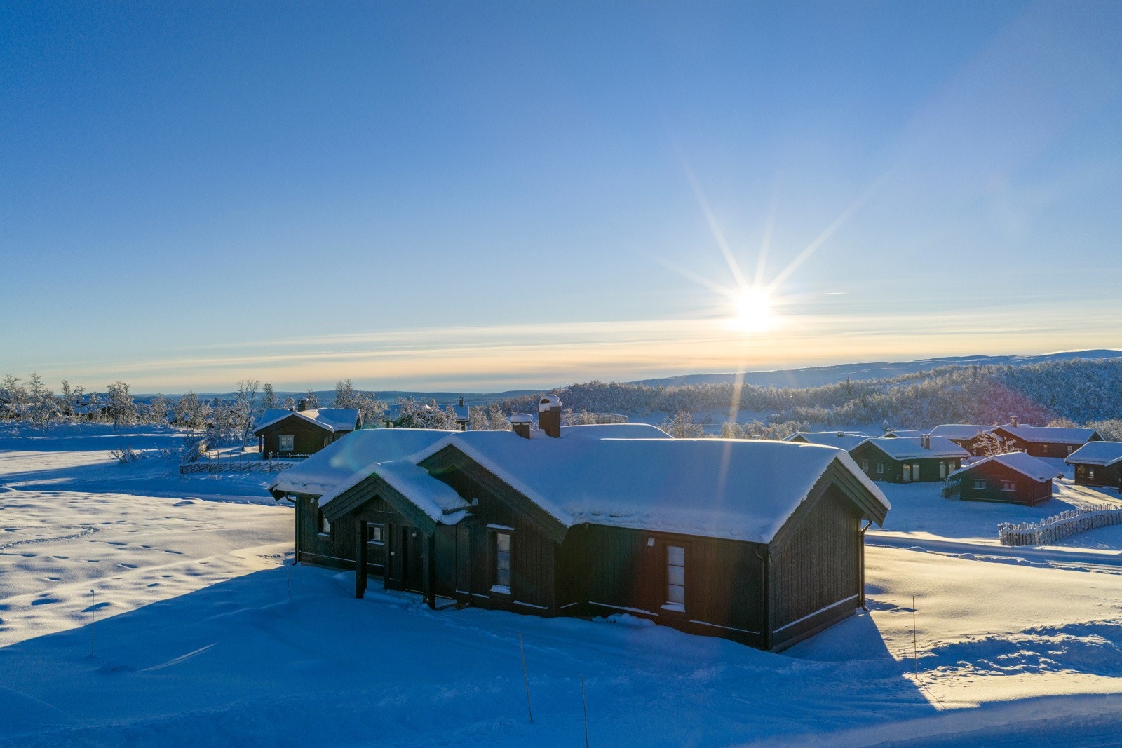 Beitostølen skisenter har varierte familiebakker tilrettelagt for snøbrett, telemarkskjøring, alpint og airboard. Det er også egen bakke for kjelkeaking, samt barnebakke med heis Galleribilde