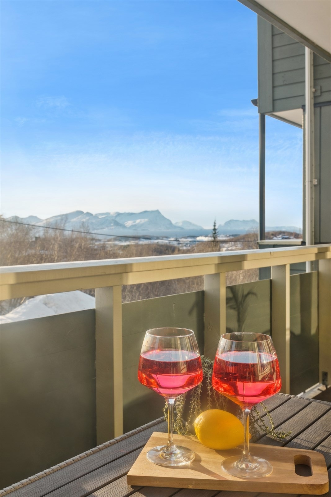 Leiligheten kan skilte med gode solforhold. Galleribilde