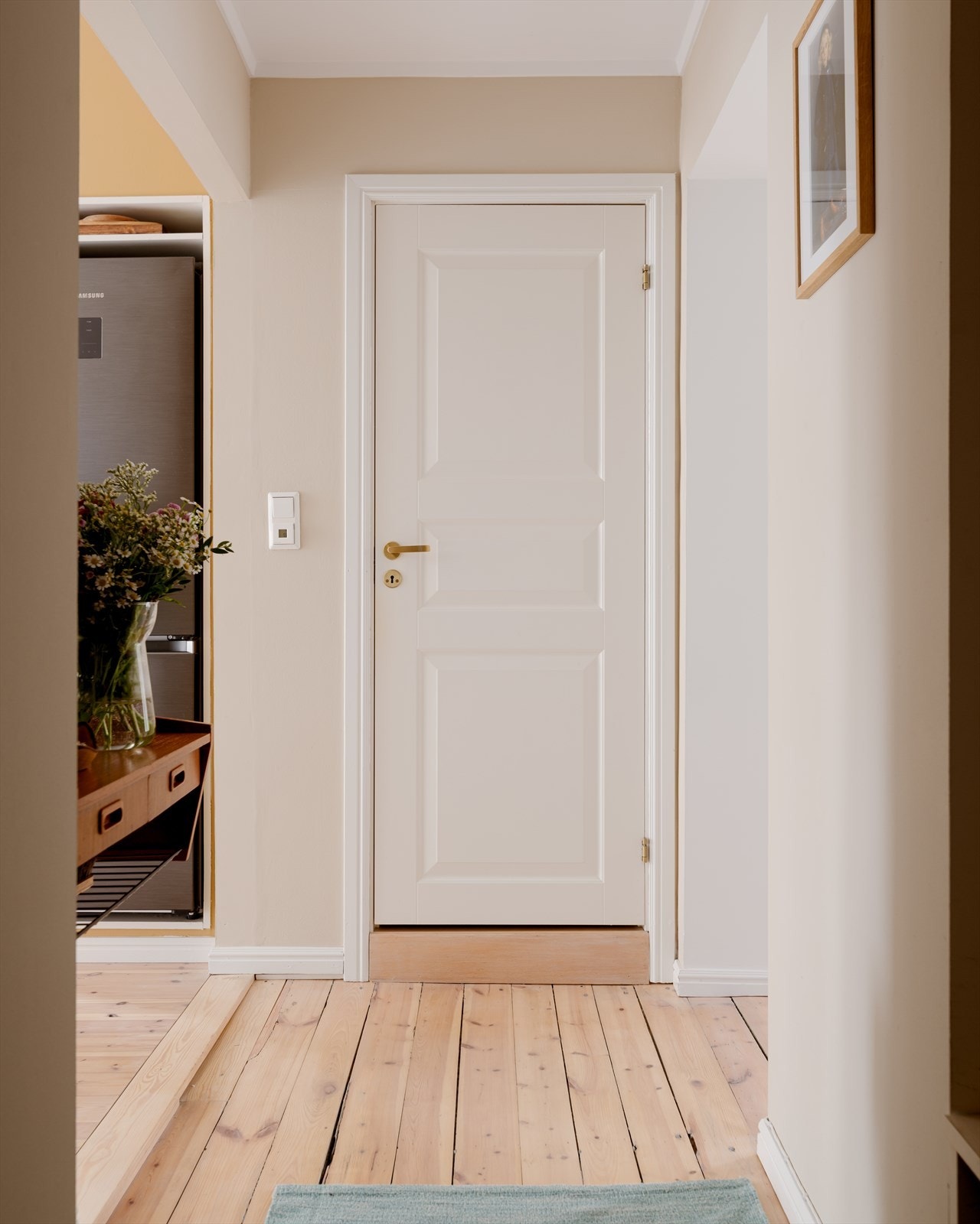 Leiligheten har en gjennomgående planløsning hvor det klassiske møter det moderne i perfekt harmoni. Galleribilde