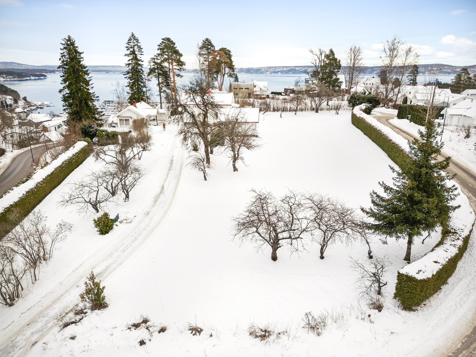 Nabotomtene er også nylig utskilt. Det vil nok bli bygget på disse i fremtiden. Galleribilde