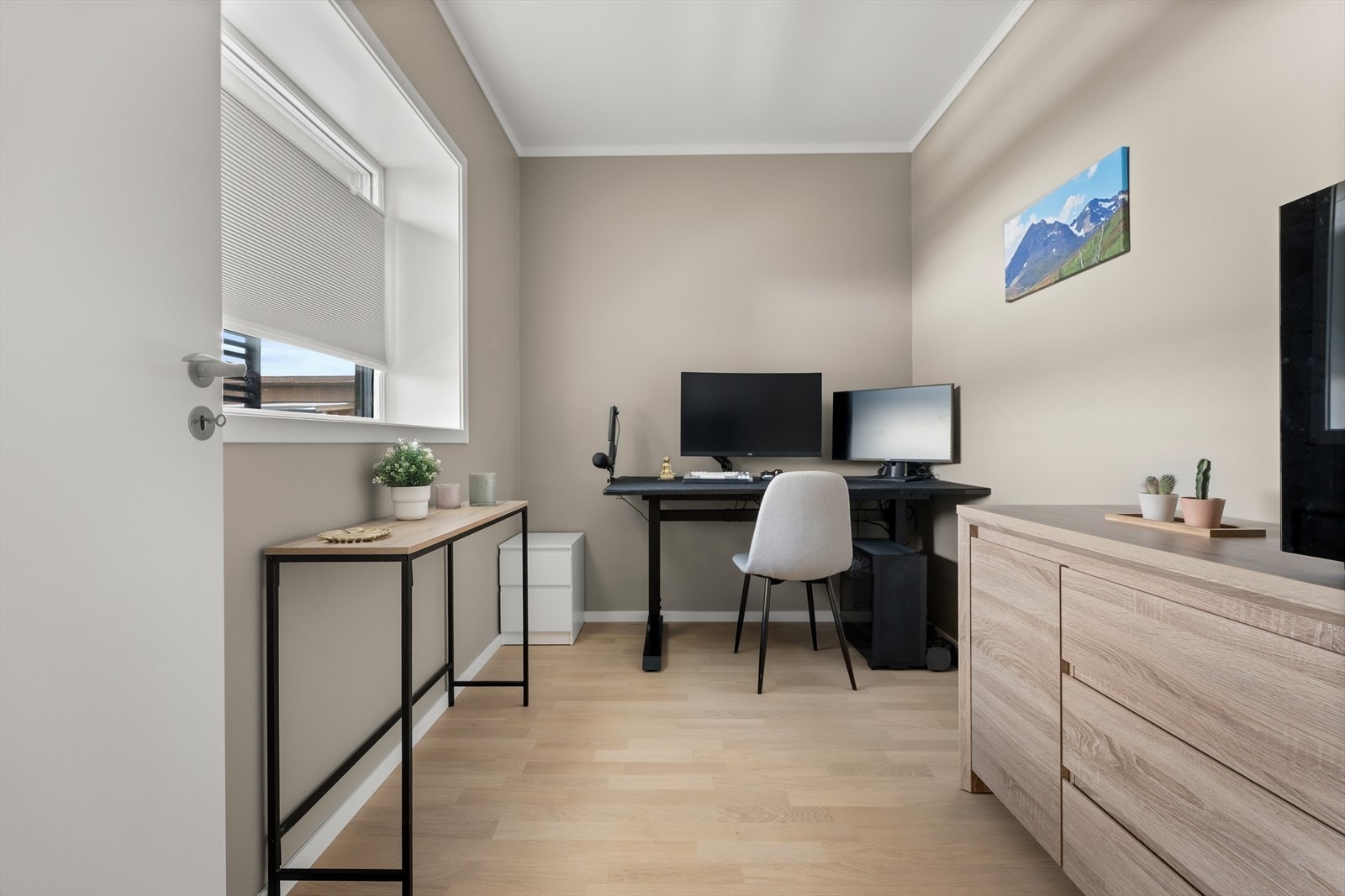 Det andre soverommet egner seg godt som barnerom, gjesterom eller kontor. Galleribilde