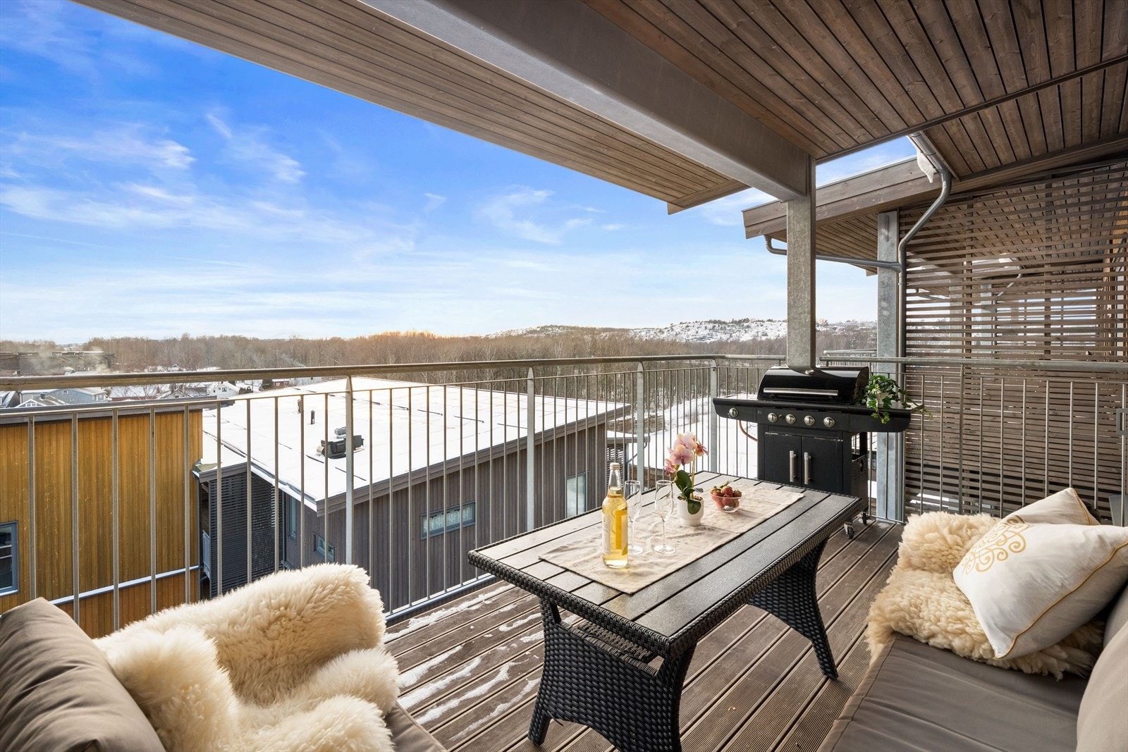 Herfra har man en åpen og vidstrakt utsikt over nærområdet. Galleribilde