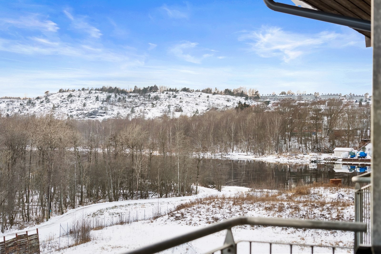 Rett ved ligger Glommastien, som byr på fine turstier langs vannet. Galleribilde