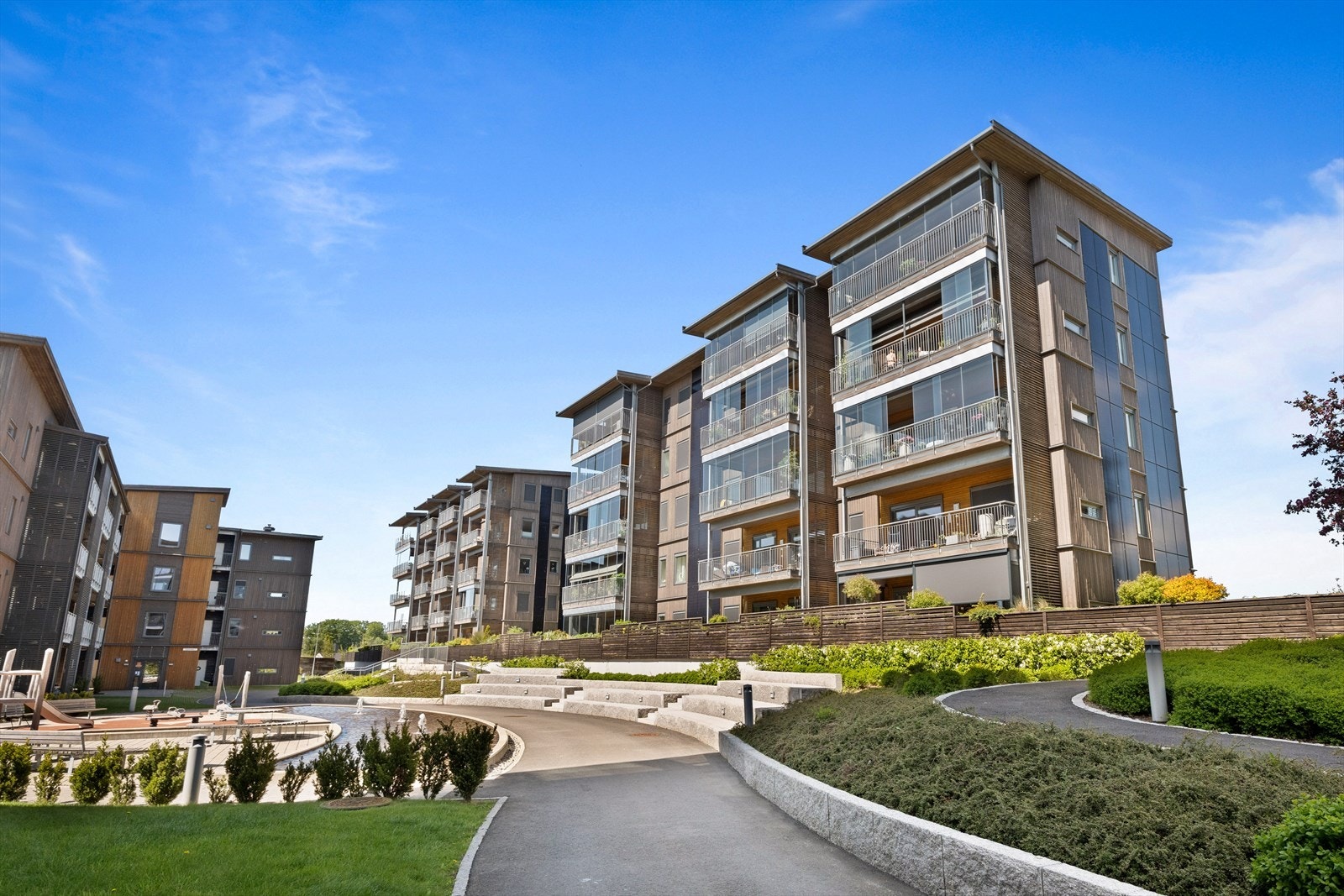 Eiendommen ligger i et rolig og etablert nabolag. Galleribilde