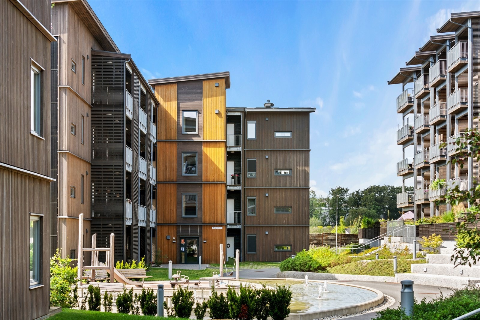 Det er gangavstand til flere dagligvarebutikker, som Kiwi og Rema 1000. Galleribilde