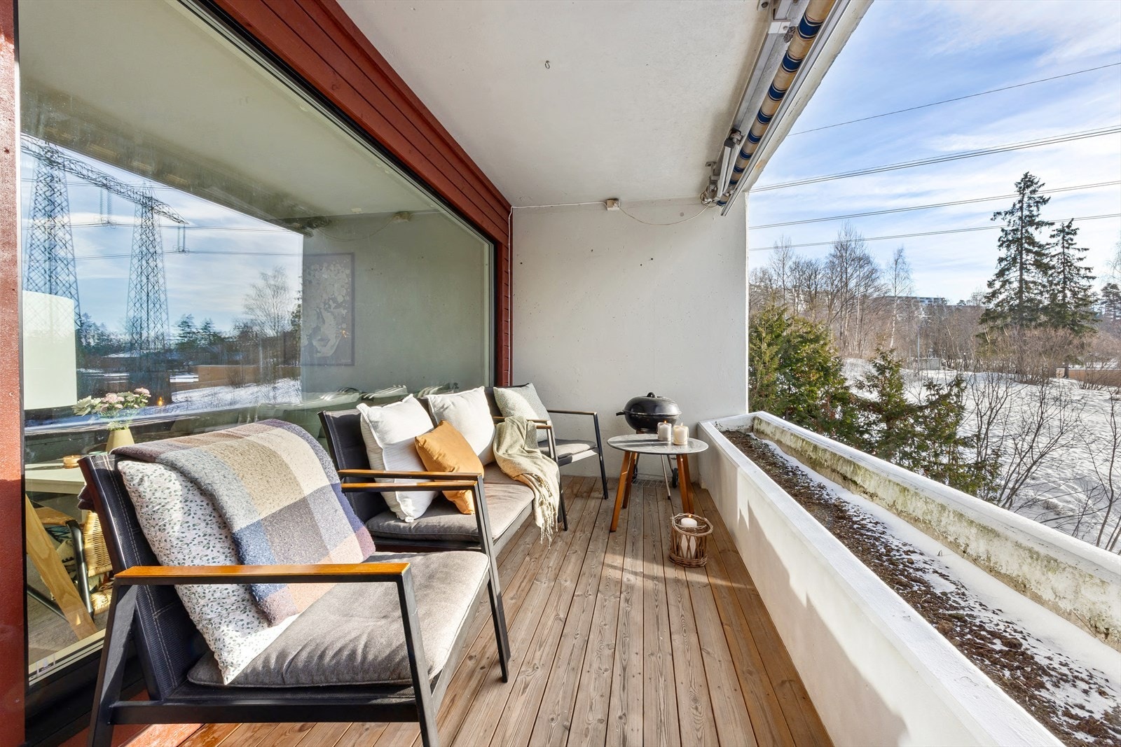 Balkong med markise og mulighet for beplantning. Galleribilde