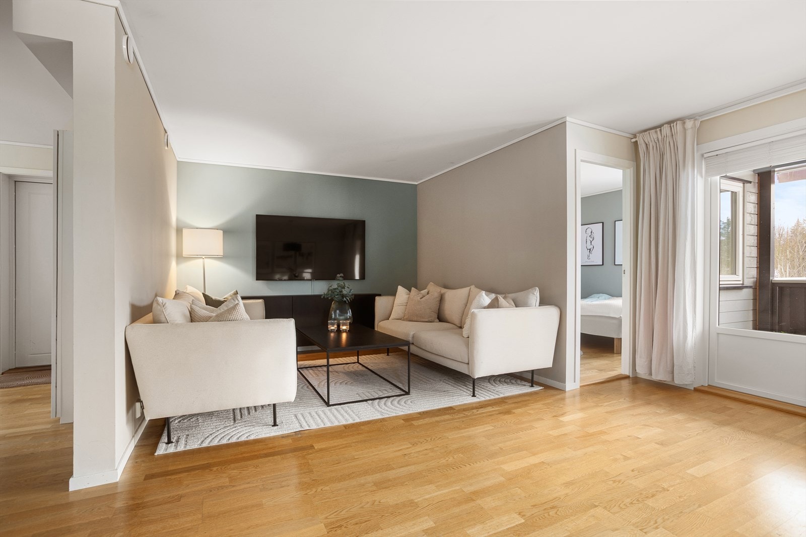 Stuen har en hyggelig og lun sofa-del Galleribilde