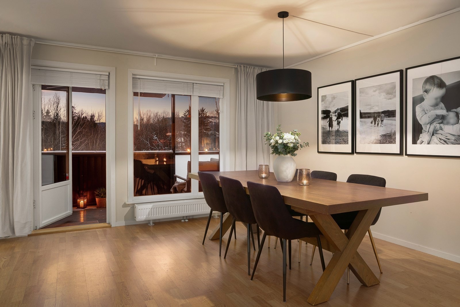 Dette er en flott leilighet over to plan med blant annet 2 stuer, 2 bad og 3 soverom Galleribilde