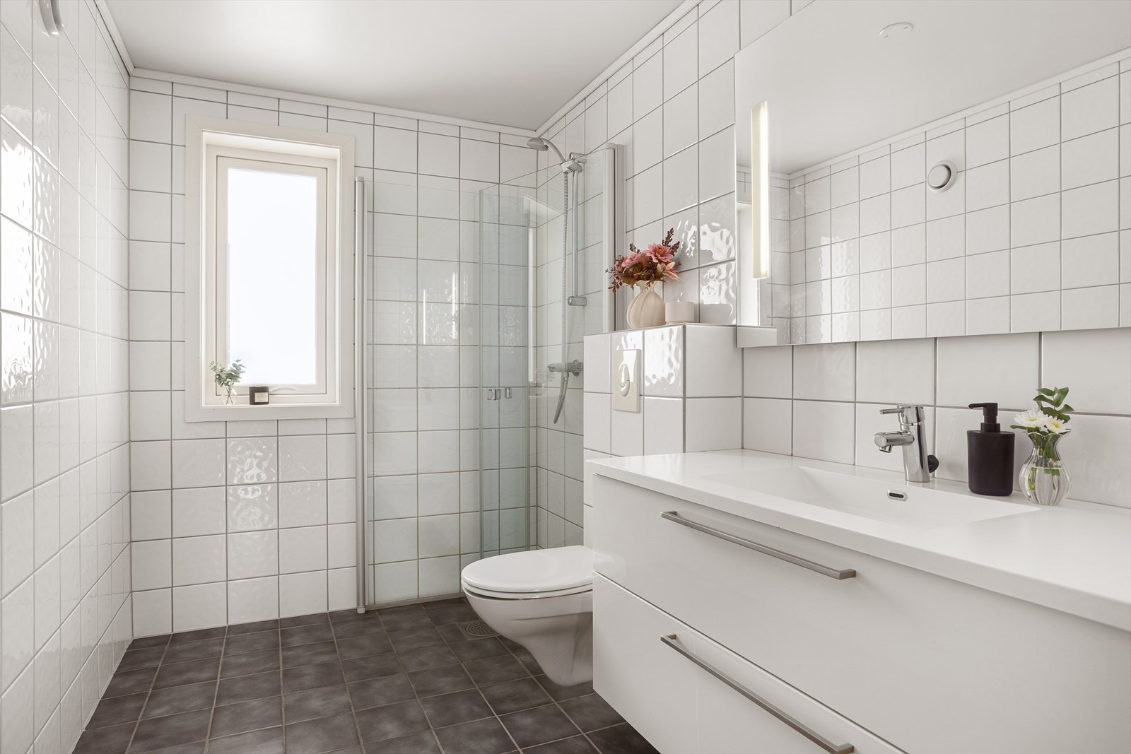 Bad i hovedetasje med elektriske varmekabler Galleribilde