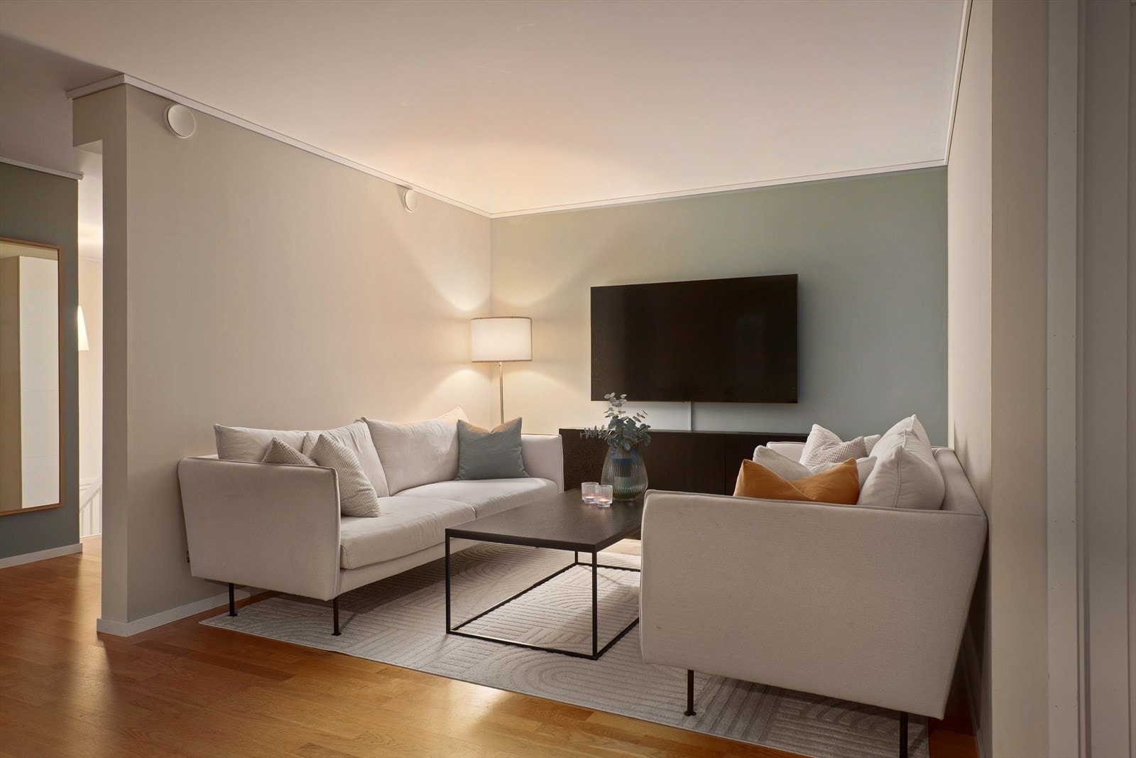 Her er det god plass for sofa med tilhørende tv-møblement Galleribilde