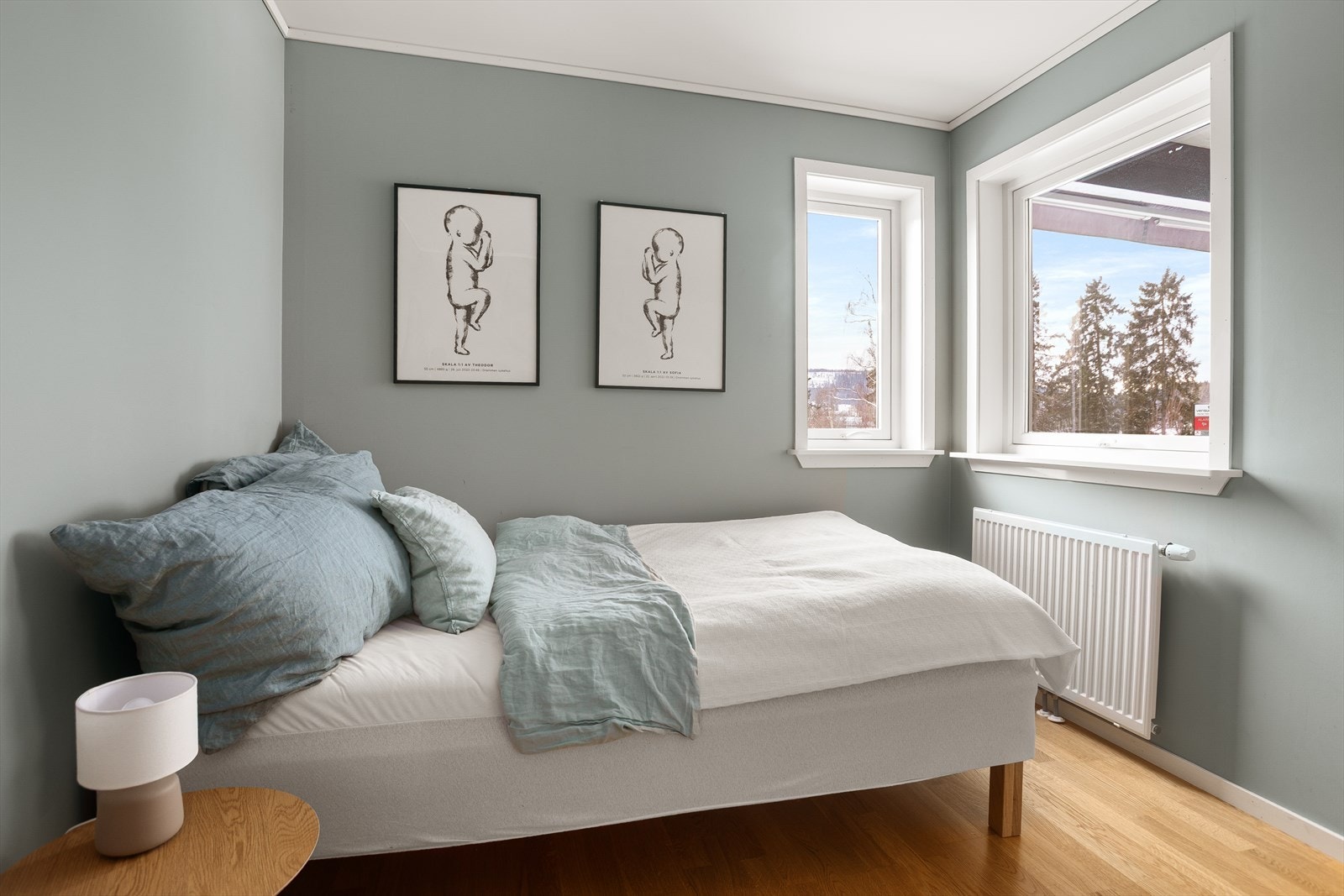 Soverommet er lyst og fint, og vender mot rolige fellesarealer Galleribilde