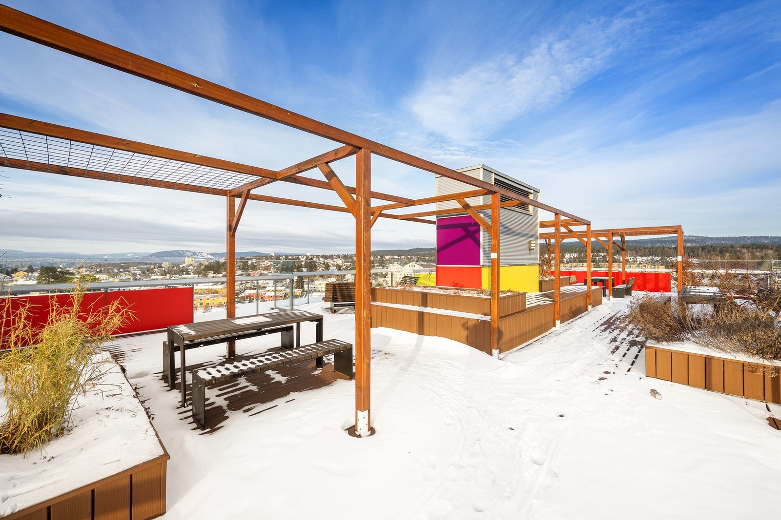 Borettslaget har en felles takterrasse tilgjengelig for beboerne. Galleribilde