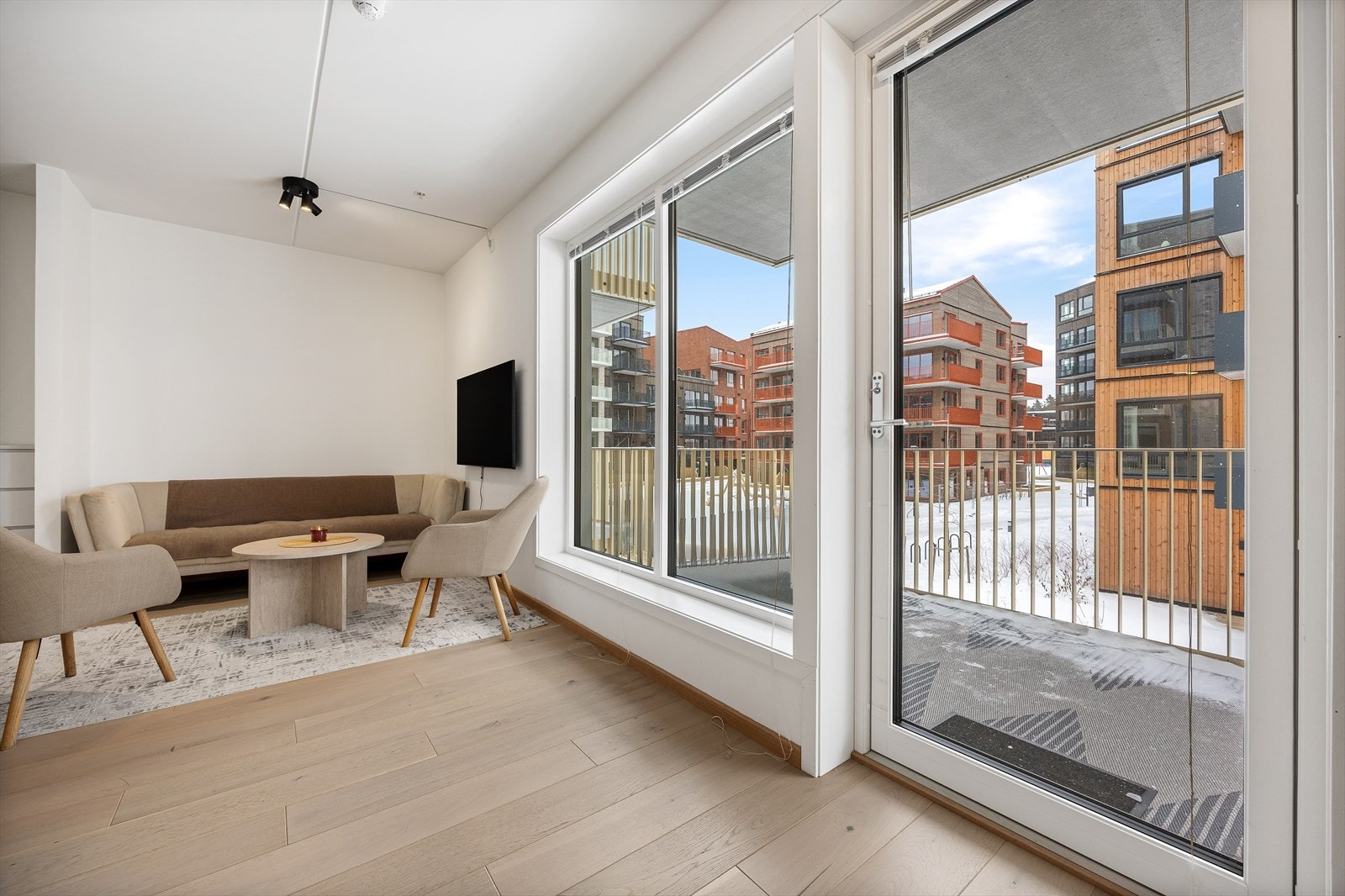 Fra stuen er det utgang til en nydelig balkong på 7 m² Galleribilde