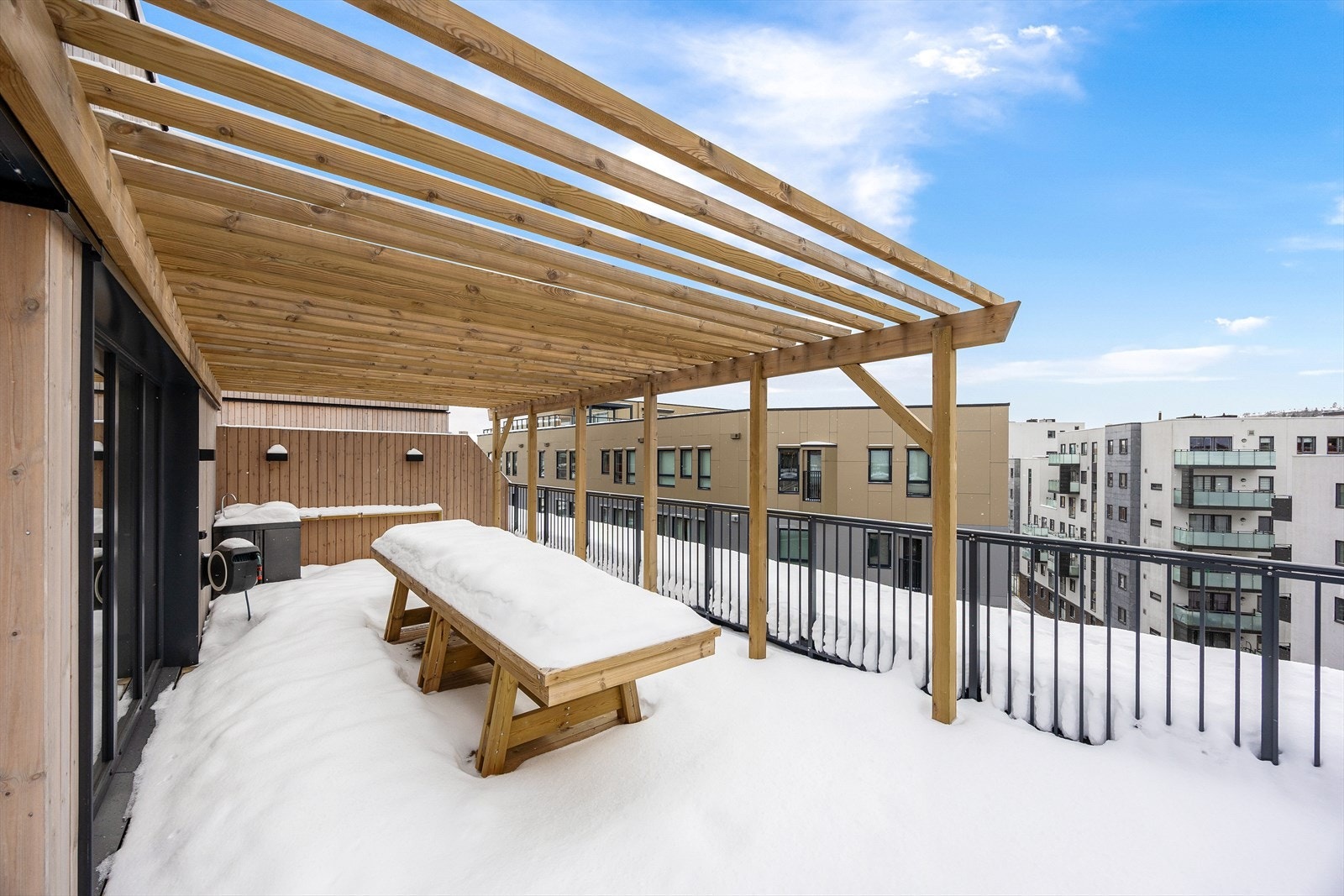 Seksjonseierne har tilgang til en stor felles takterrasse Galleribilde