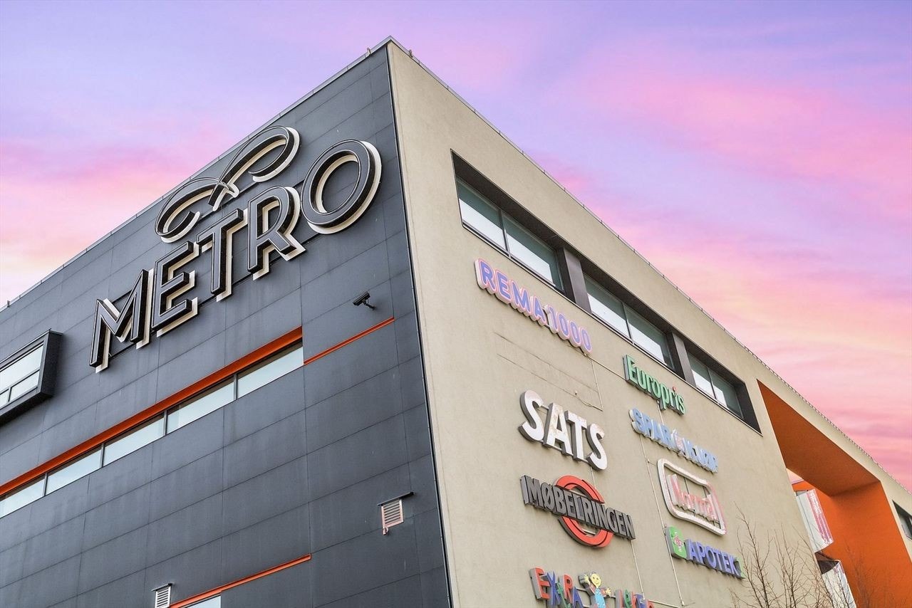 Nærliggende Metro senter tilbyr ytterligere shoppingmuligheter, treningssenter og servicetilbud Galleribilde