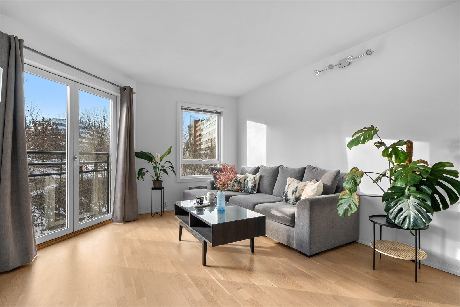 Utgang til en fransk balkong med vakker utsikt over Akerselva. Galleribilde