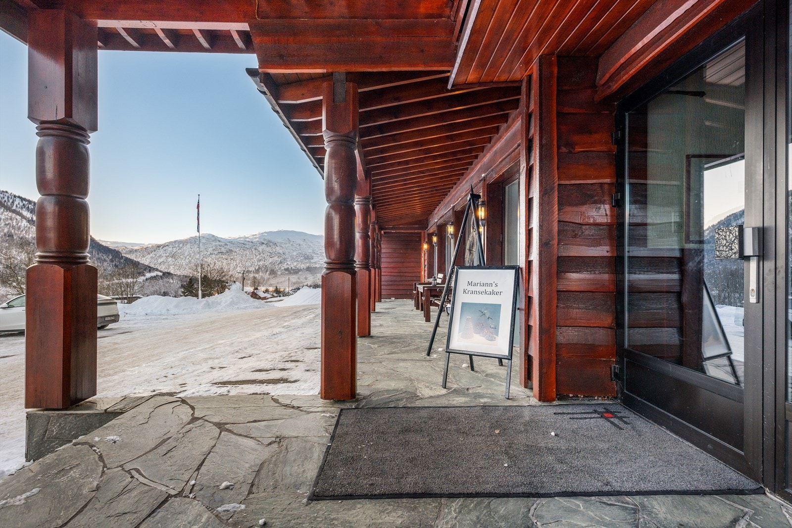 Inngangsparti hotellet. Galleribilde