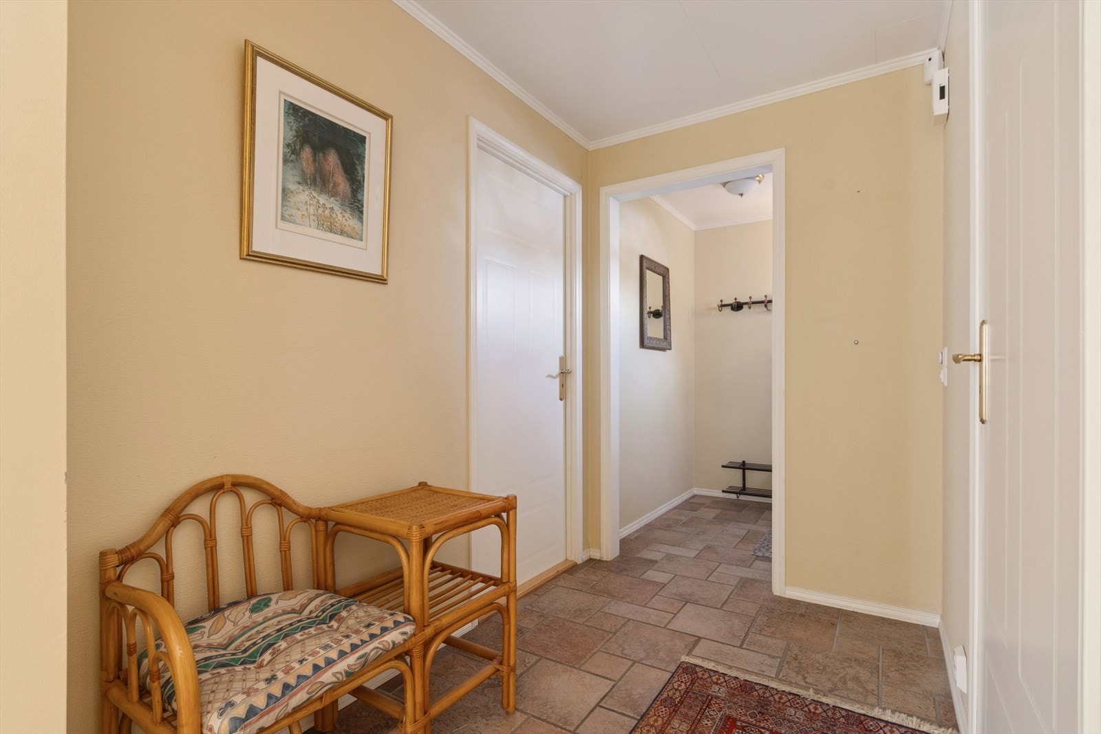 Lys og hyggelig entré. Galleribilde