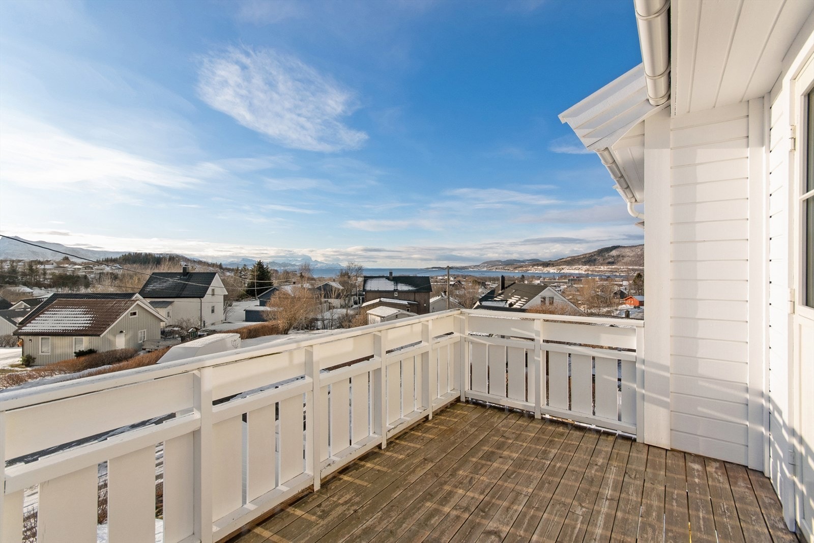 Det er god plass for utemøblement. Galleribilde