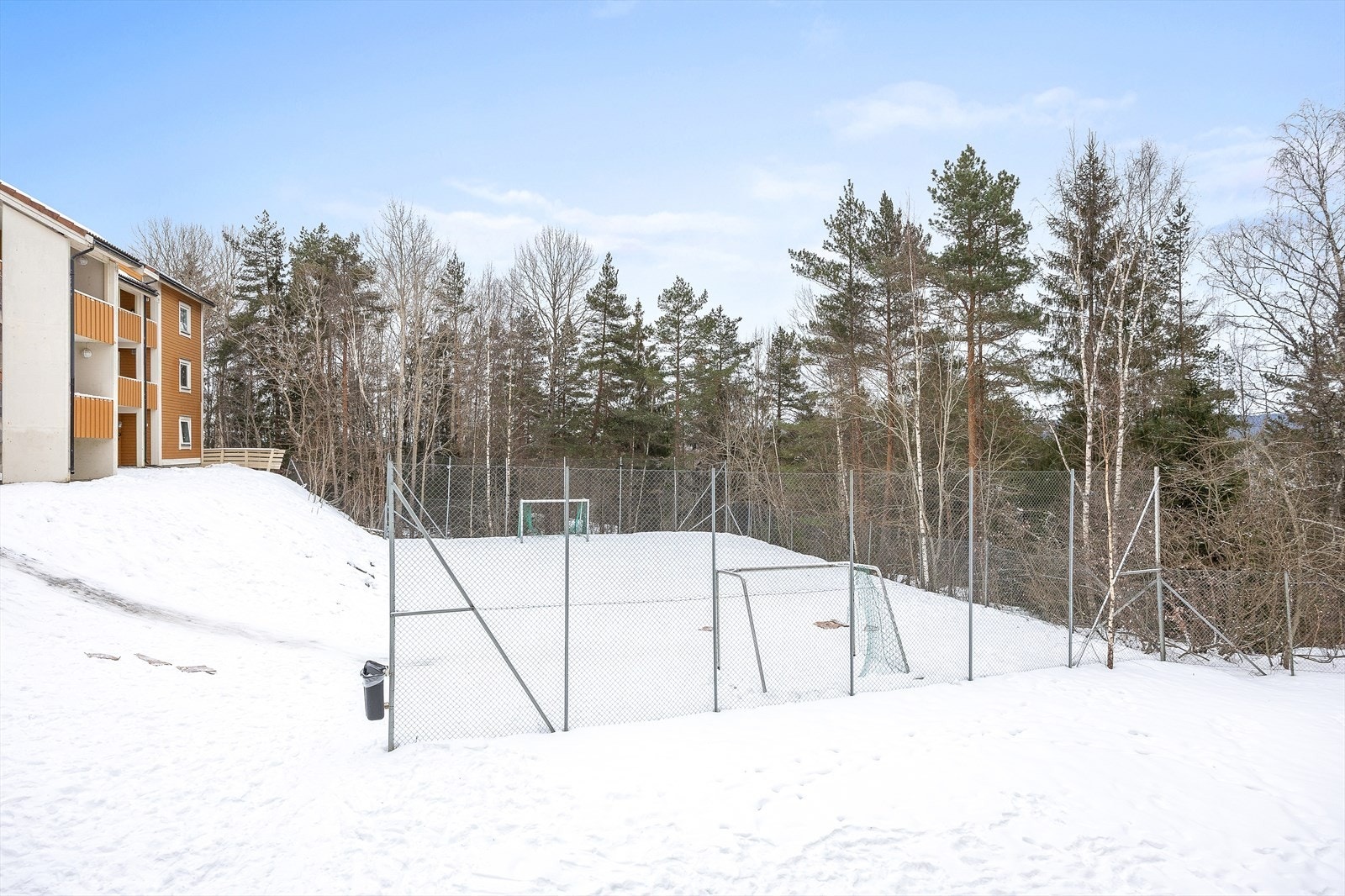 For de aktive er det kort vei til Seterbråten skole ballbane og andre idrettsanlegg. Galleribilde