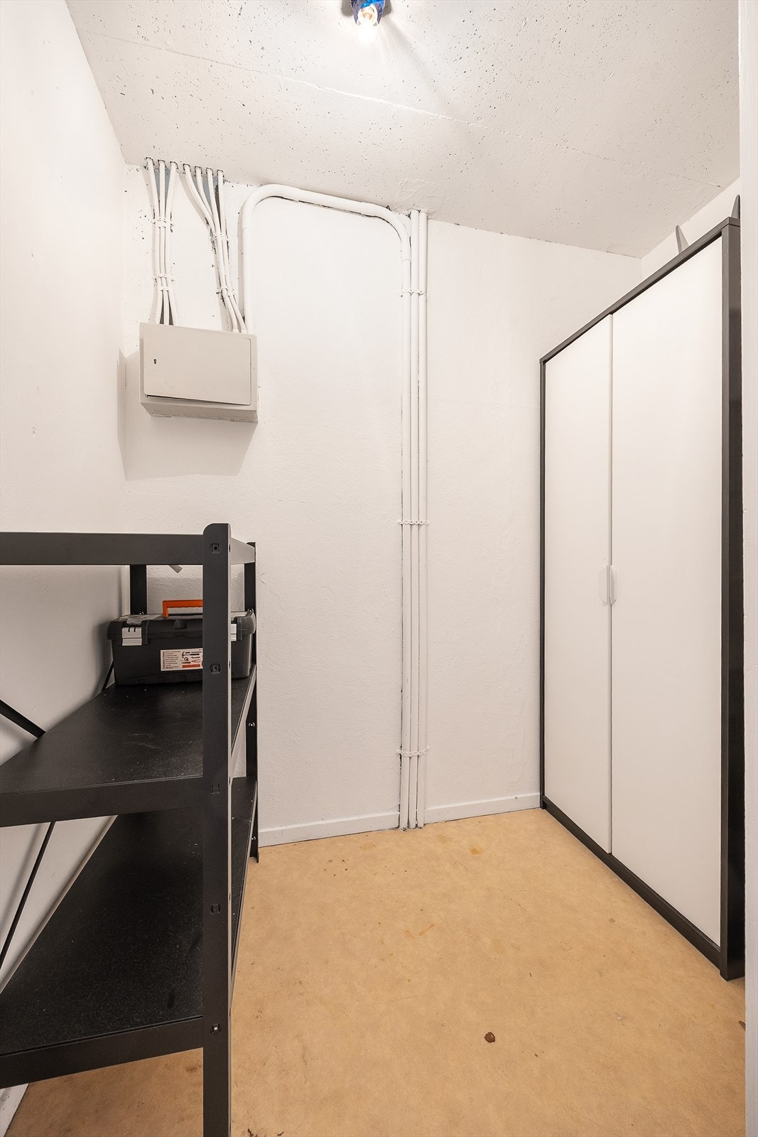 En praktisk innvendig bod gir ekstra lagringsplass lett tilgjengelig. Galleribilde