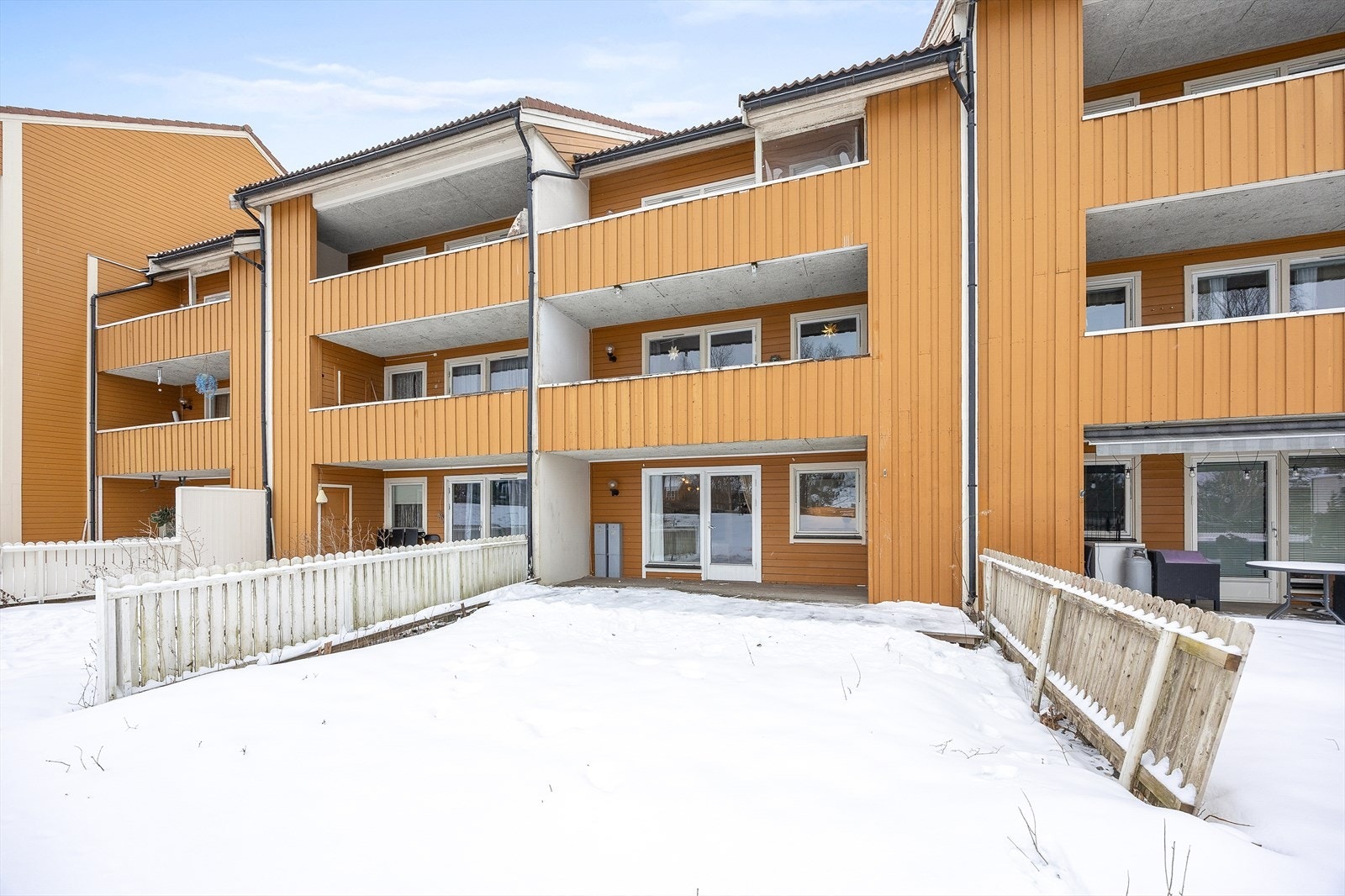 Leiligheten ligger i første etasje med enkel, trappefri adkomst. Galleribilde