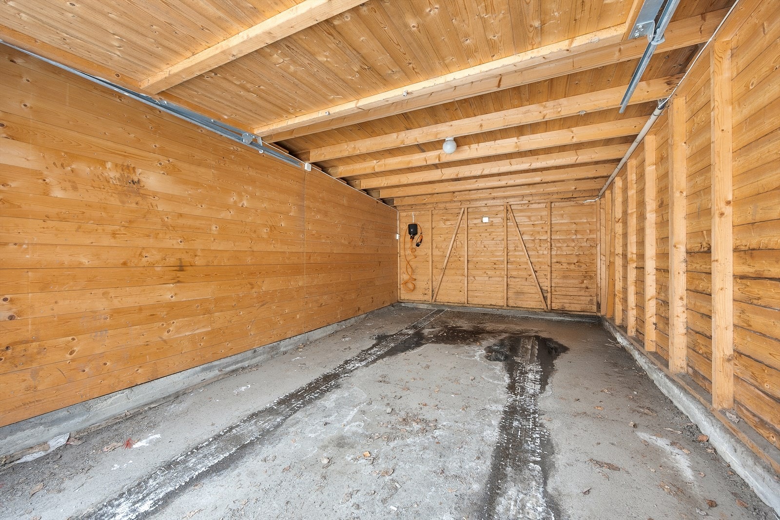 Det medfølger en egen garasjeplass med montert elbillader. Galleribilde