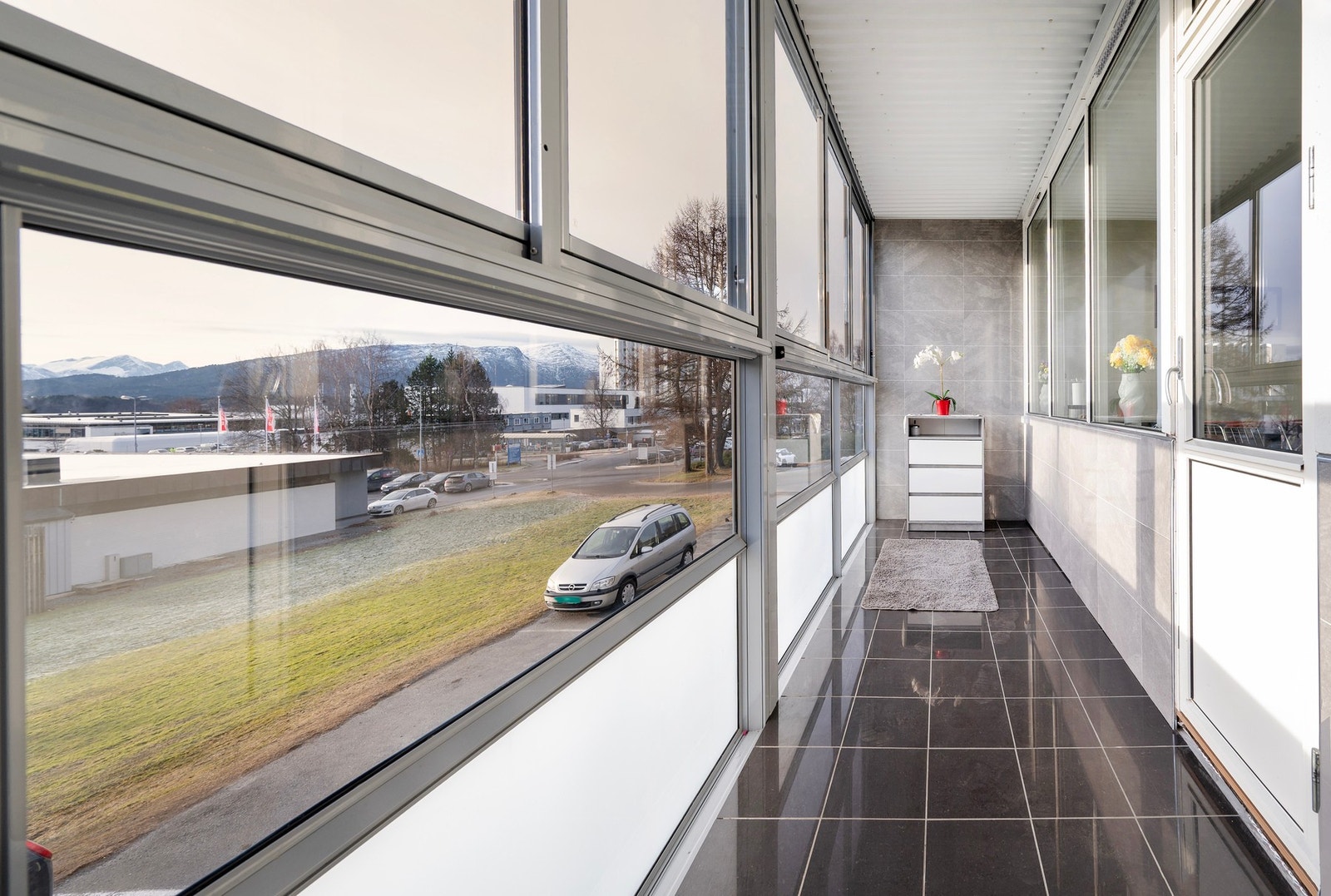 Innglasset balkong. Galleribilde