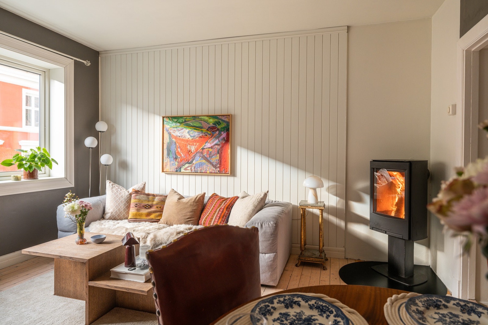 Stuen har svært gode innredningsmuligheter. Galleribilde