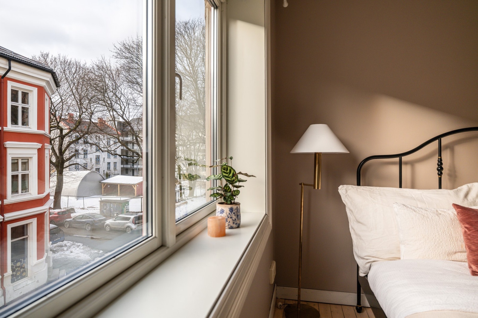 Soverommet vender mot rolig gate. Galleribilde
