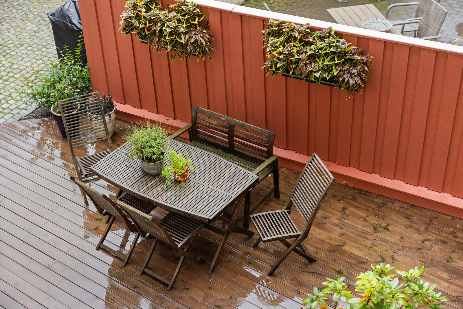 Innbydende felles terrasse med sittegruppe - perfekt på varme sommerdager. Galleribilde