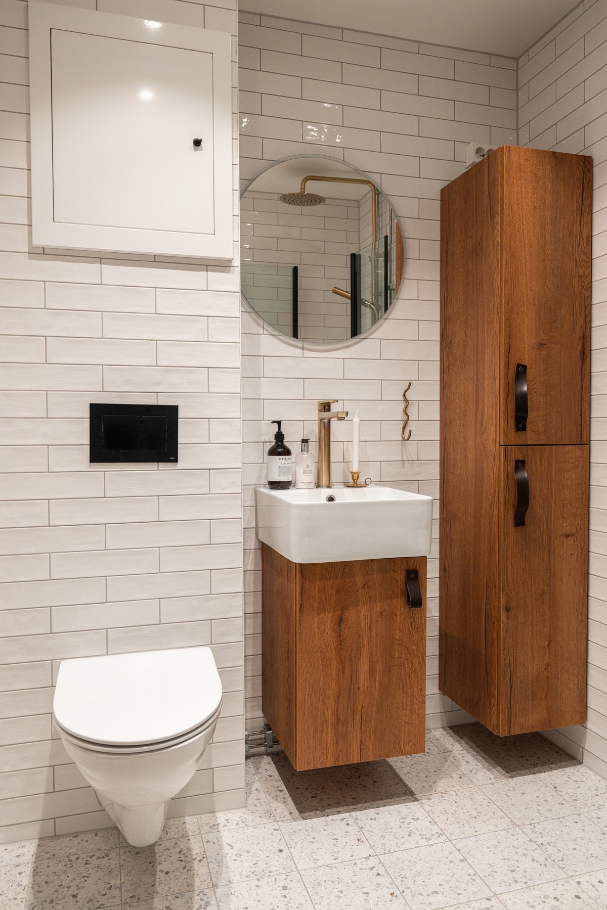 Romslig og lekkert bad fra 2022, pusset opp i regi av aksjelaget. Galleribilde