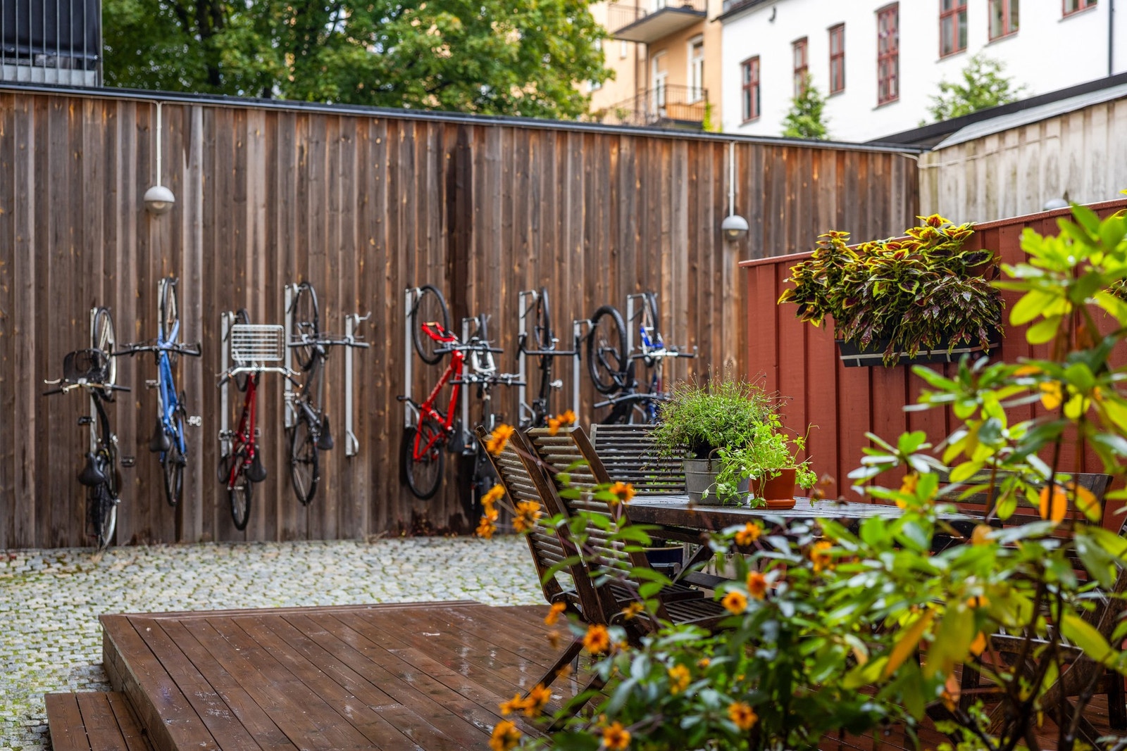 Godt tilrettelagt sykkelparkering i bakgården. Galleribilde