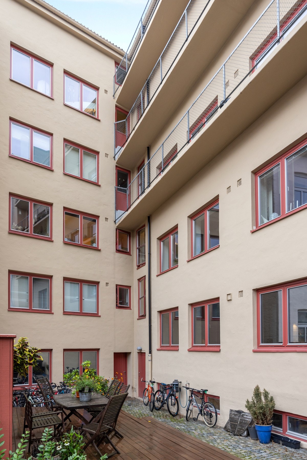 Trivelig gårdsrom. Galleribilde