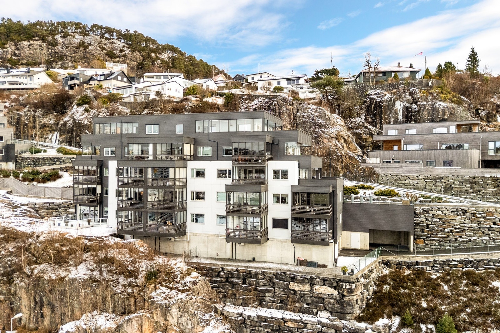 Boligen ligger i et rolig og barnevennlig område med kort vei til alt du trenger i hverdagen! Galleribilde