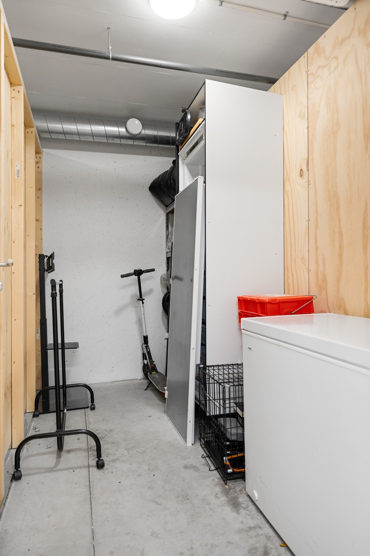 Bod i kjeller for lagring Galleribilde