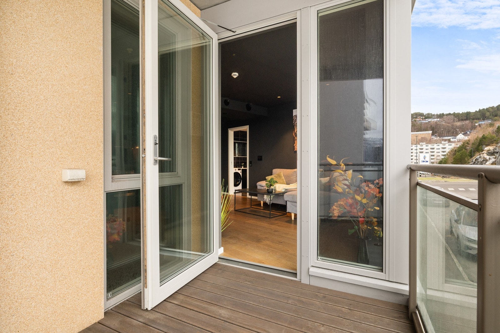 Utgang til balkong fra stuen Galleribilde