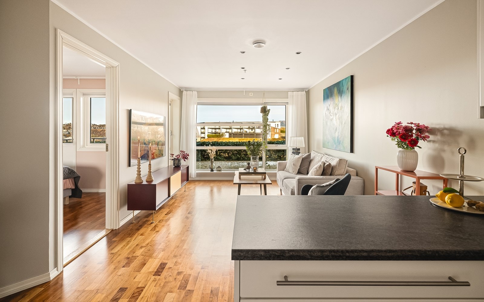 Velkommen til flott og romslig 2-roms eierleilighet på Apetun! Galleribilde