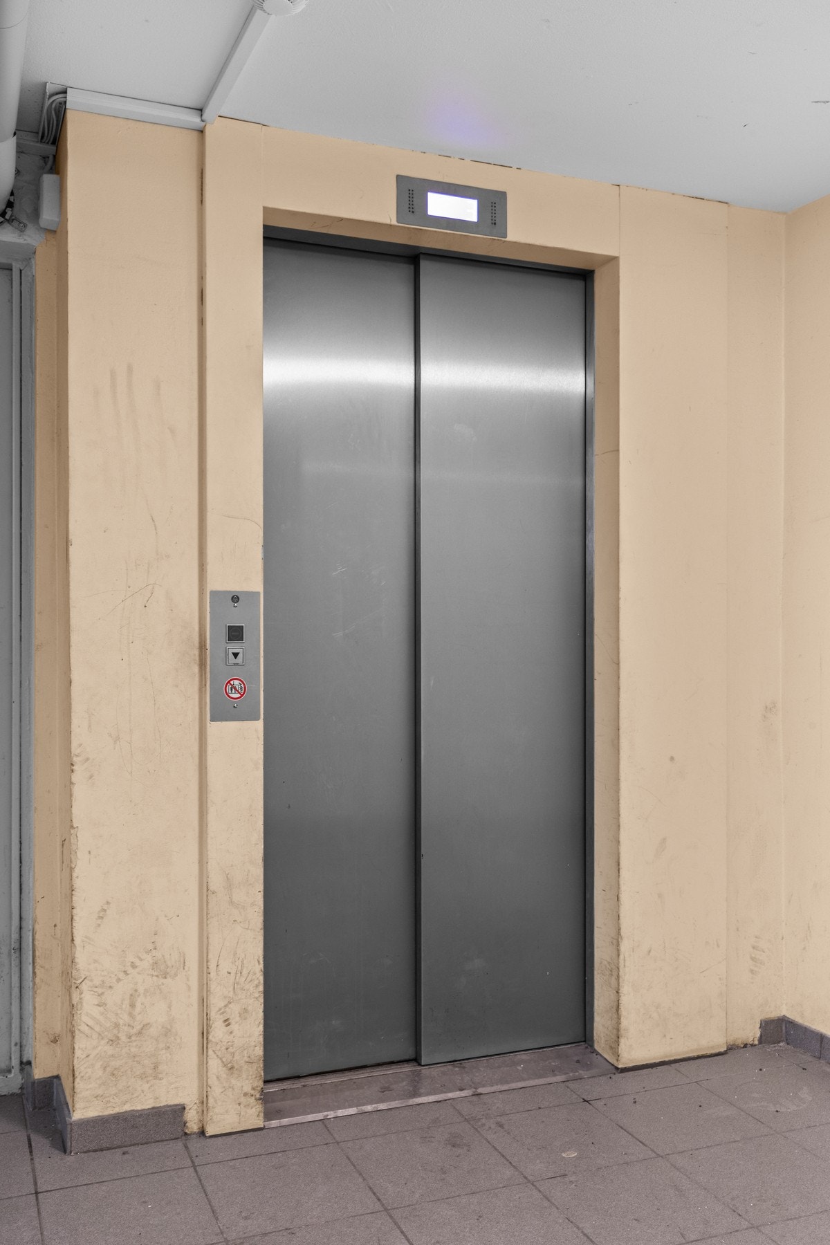 Heisadkomst i bygget med enkel tilgang til leiligheten i 8. etasje. Praktisk og komfortabel løsning i hverdagen. Galleribilde