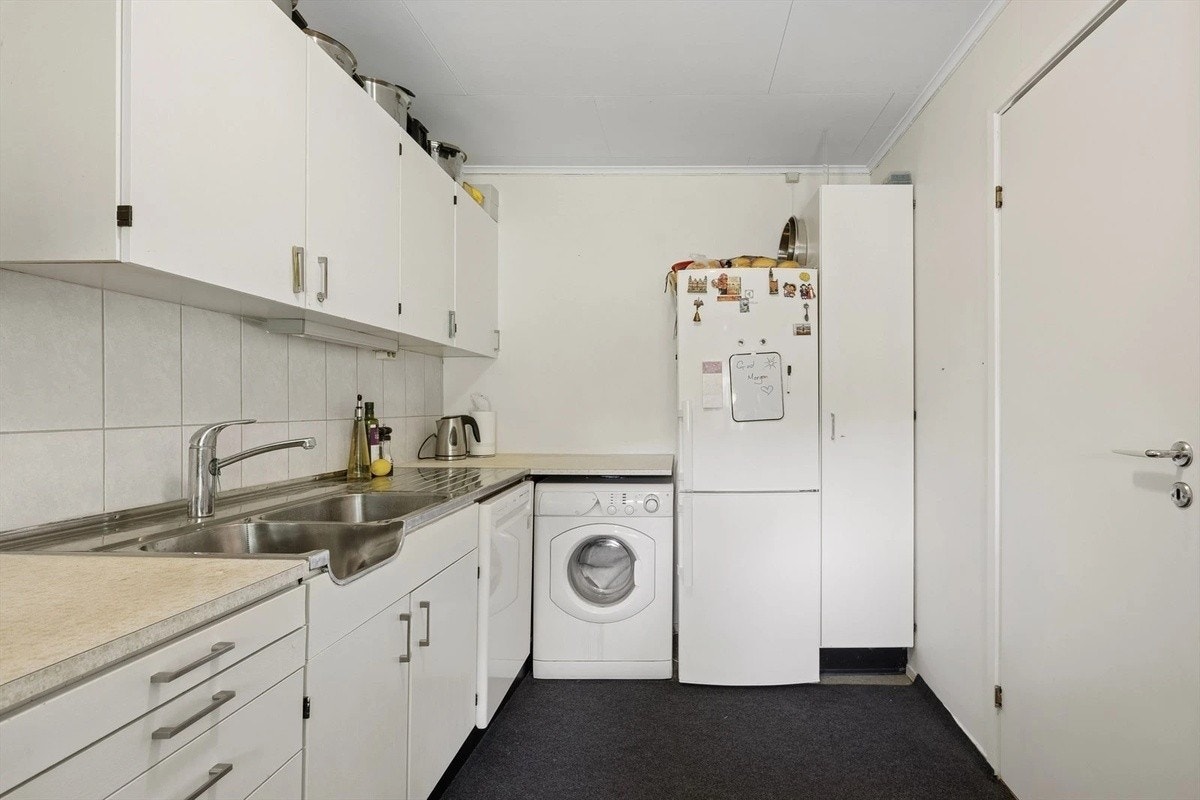 Kjøkken. Kombiskap og vask/ oppvask maskin følger med Galleribilde