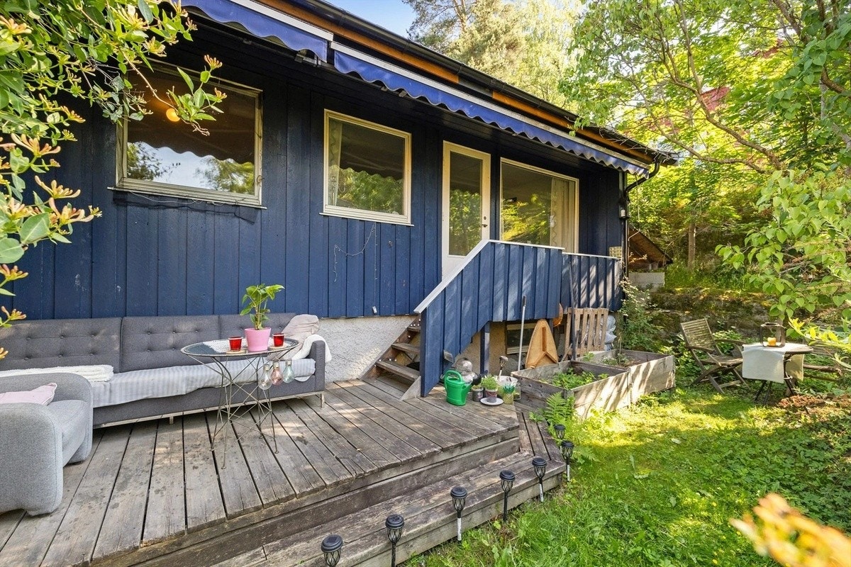 Egen hageflekk og utgang fra stue Galleribilde